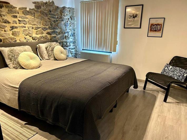 Gîte pour 4 personnes, avec jardin dans Maffle