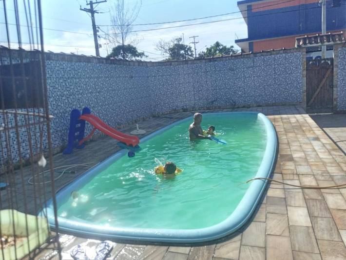 Casas e apartamentos de temporada para 10 pessoas, com vista e balcão e ainda piscina em Rio das Ostras
