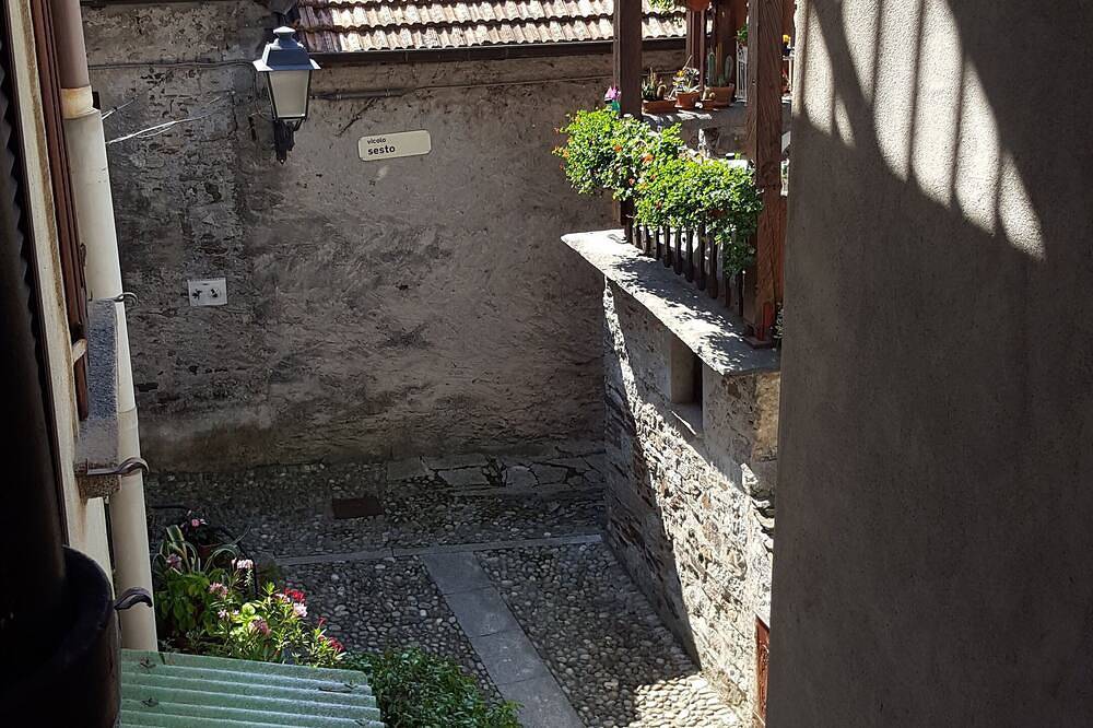 The House of Mamao a step away from the lake in Mergozzo, Comune di Mergozzo