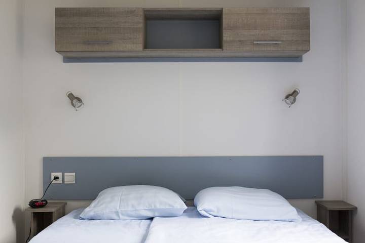 Caravane pour 6 personnes, avec terrasse ainsi que balcon/terrasse et vue sur le lac à Sampzon - 4