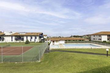 Gîte pour 4 personnes, avec jardin et piscine dans Plage de l'Uhabia