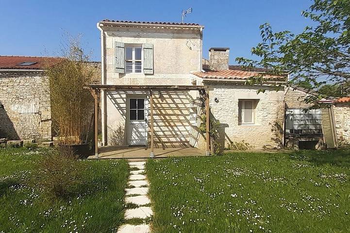Gîte pour 2 personnes, avec jardin et terrasse à Asnières-la-Giraud