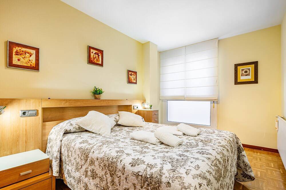 Entire apartment, Apartment 'La Vera Del Sella' with Mountain Views and Wi-Fi in Cangas de Onís, Asturias Province