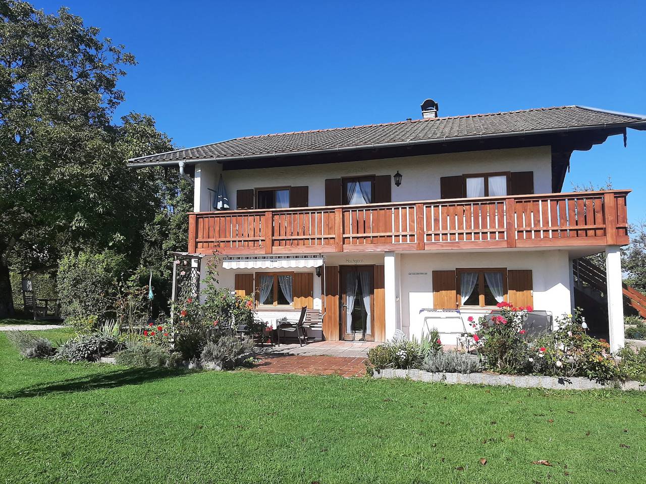 Ganze Ferienwohnung, Ferienwohnungen Loisenhof -  Ferienwohnung Steinplatte, 3-Sterne mit 45 qm, Zuhaus, Balkon in Gstadt am Chiemsee, Chiemsee