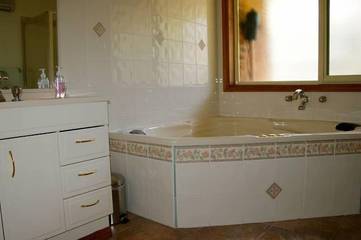 Holiday Home for 10 People in Inverloch, Bass Coast Shire, Photo 3