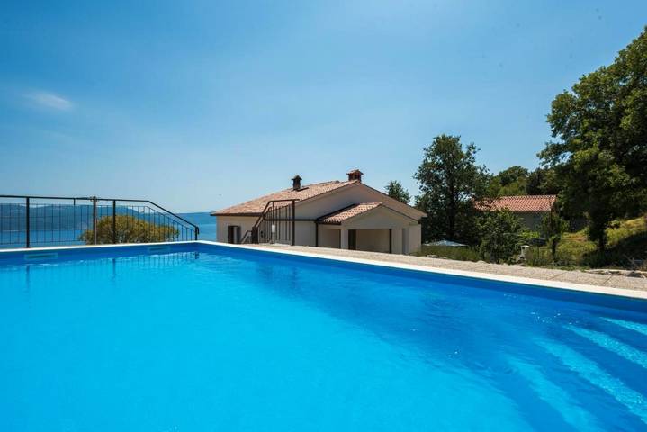 Villa pour 6 personnes, avec jardin ainsi que vue et piscine à Rabac - 2