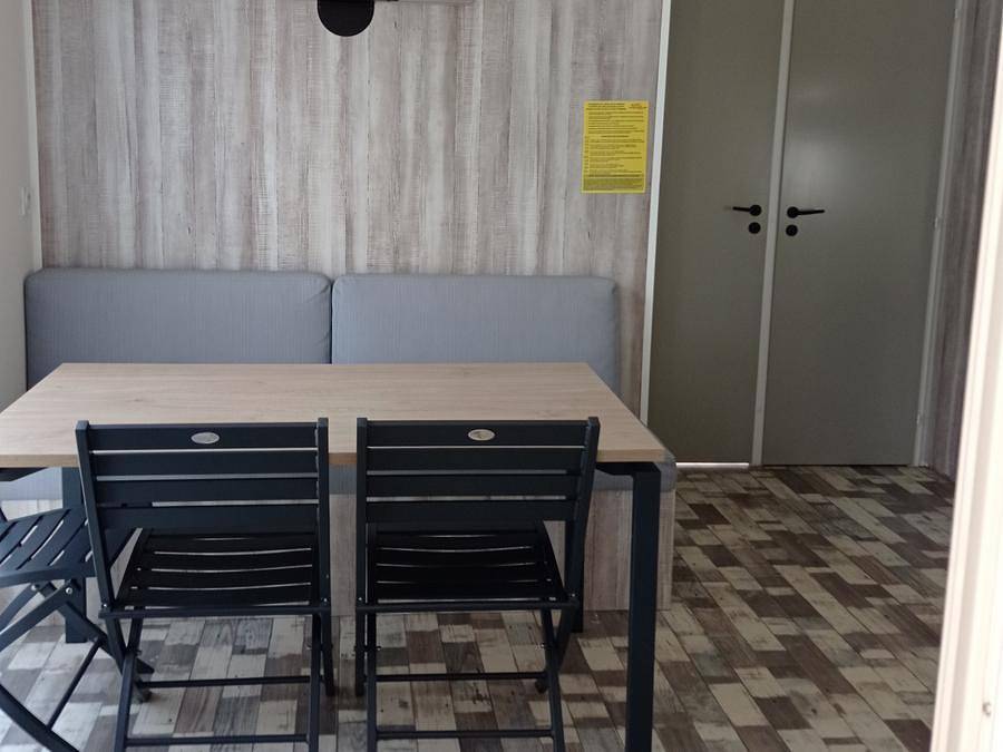 Flower Camping Les Paillotes en Ardeche - Mobilheim 7 personen - 30m² Komfort (2 Schlafz. - 5/7Pers.) + Klimaanlage + Überdachte Terrasse - Sonntag in Ruoms, Ardèche