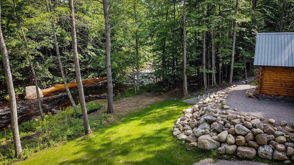 Log Cabin for 3 Guests in Adirondack Mountains, New York State