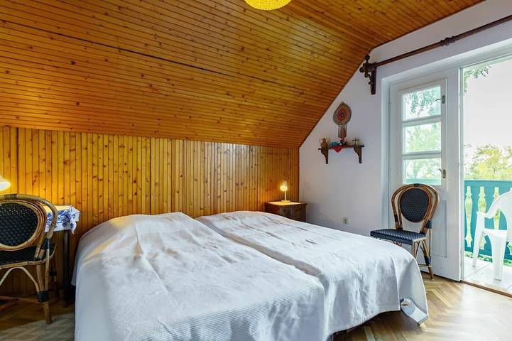 Ganze Wohnung, Gemütliche Wohnung für 4 Gäste mit Klimaanlage,  W-Lan, TV und Terrasse in Szantod, Plattensee Südufer