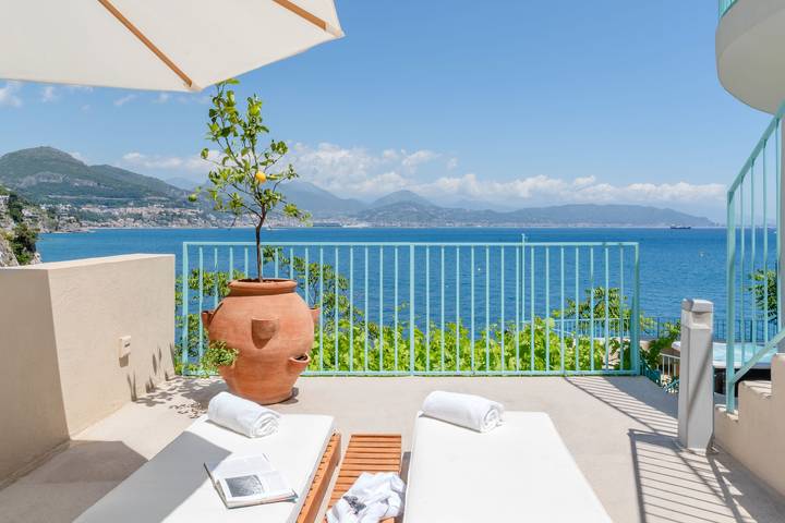 Villa für 6 Personen, mit Balkon und Whirlpool sowie Terrasse und Garten an der Amalfiküste