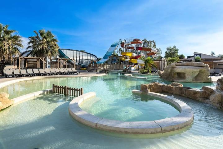 Camping pour 5 personnes, avec Terrasse ainsi que Piscine et Sauna