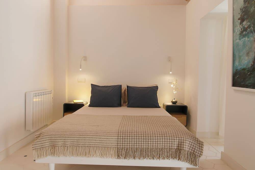 The house, two floors and jungle patio. in Madrid, Área Metropolitana de Madrid