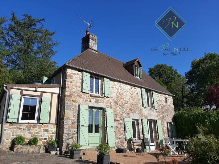 Location de vacances pour 12 personnes, avec Terrasse et Jardin à Domfront