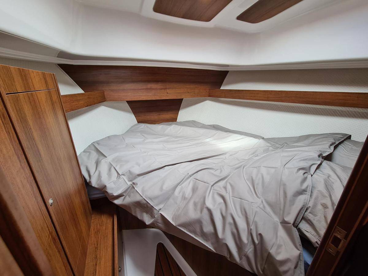 Unique stay on a modern motor yacht - Natural Harbour in Ijsselmeer