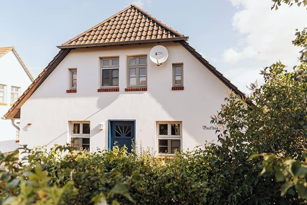 Backhus Vacation Home: Country House with Garden. Ideal for large families in Mellenthin, Usedom