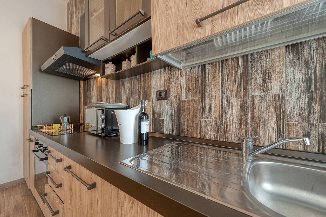 Entire apartment, Apartment 'Stonehouse Oasis' with Private Terrace, Wi-Fi and Air Conditioning in Sant'Isidoro, Gulf of Taranto