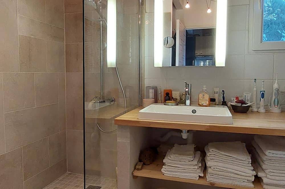 Detached house, quiet, beautiful garden, mini pool, Drôme provençale, 2 Pers in Vinsobres, Nyons region