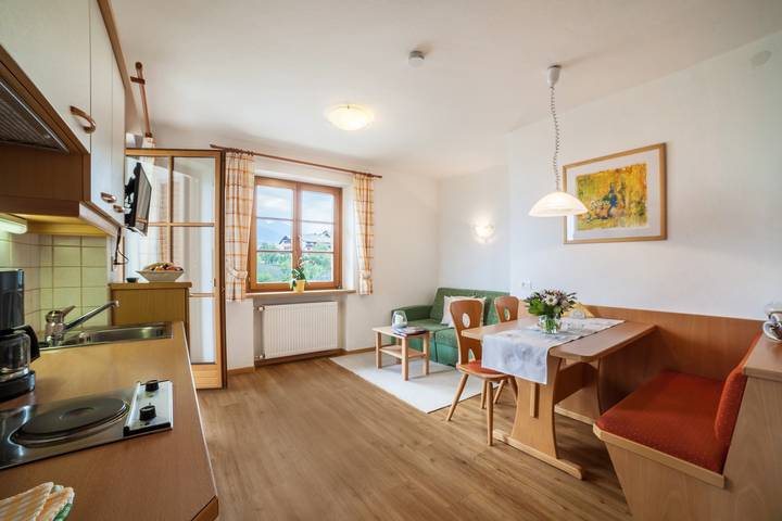 Ferienwohnung für 3 Personen, mit Balkon und Garten in Schenna