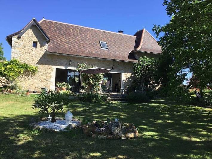 Gîte pour 2 personnes, avec Jacuzzi et Terrasse ainsi que Jardin et Vue à Faycelles