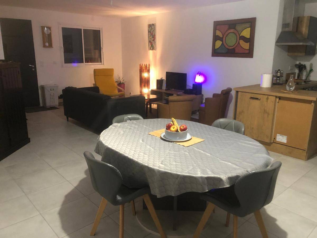 Three-Bedroom Home in Vertou, Région de Nantes