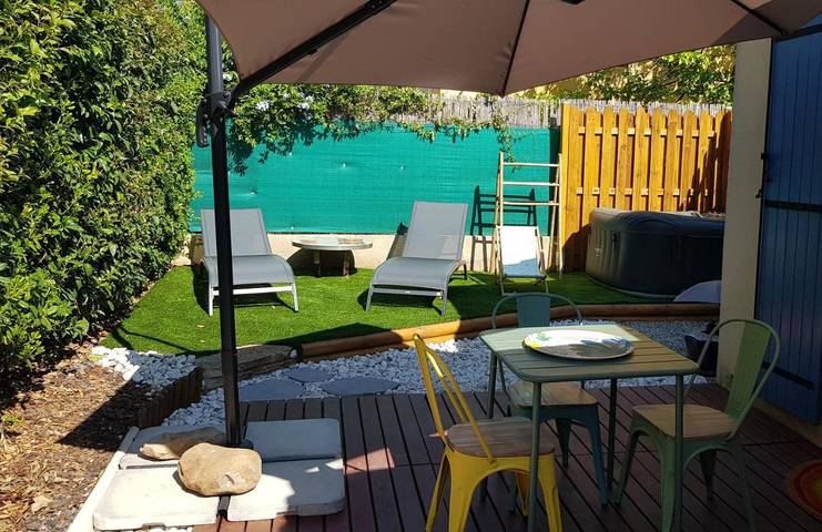 Maison d’hôte pour 3 personnes, avec Jacuzzi et Terrasse ainsi que Jardin et Vue à Saint-Cyr-sur-Mer