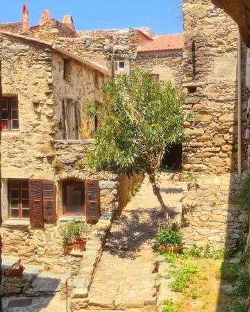 Gîte pour 3 personnes, avec vue et terrasse à Lama