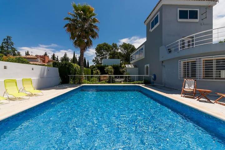 Chalet para 9 personas, con vistas y jardín además de vistas al lago y piscina - 1