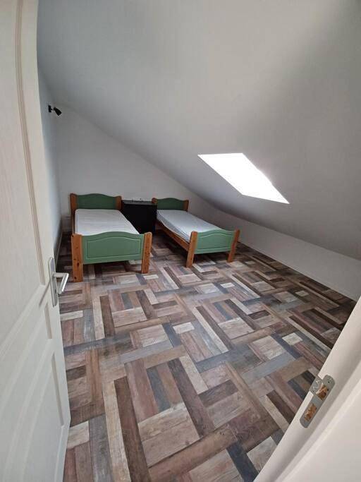 Gîte pour 8 personnes, avec jardin à Vions - 2