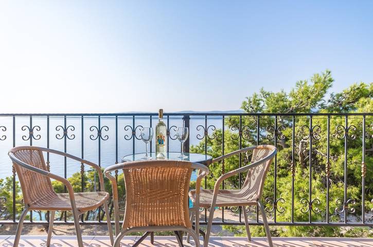 Ganze Wohnung, Ferienwohnung Vukovarac A1 Gore
 in Lokva Rogoznica, Omis-Riviera