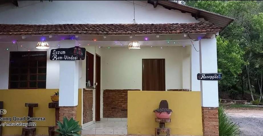 Casas e apartamentos de temporada para 2 pessoas, com piscina e piscina infantil e ainda jardim and balcão, com animais de estimação em Amparo