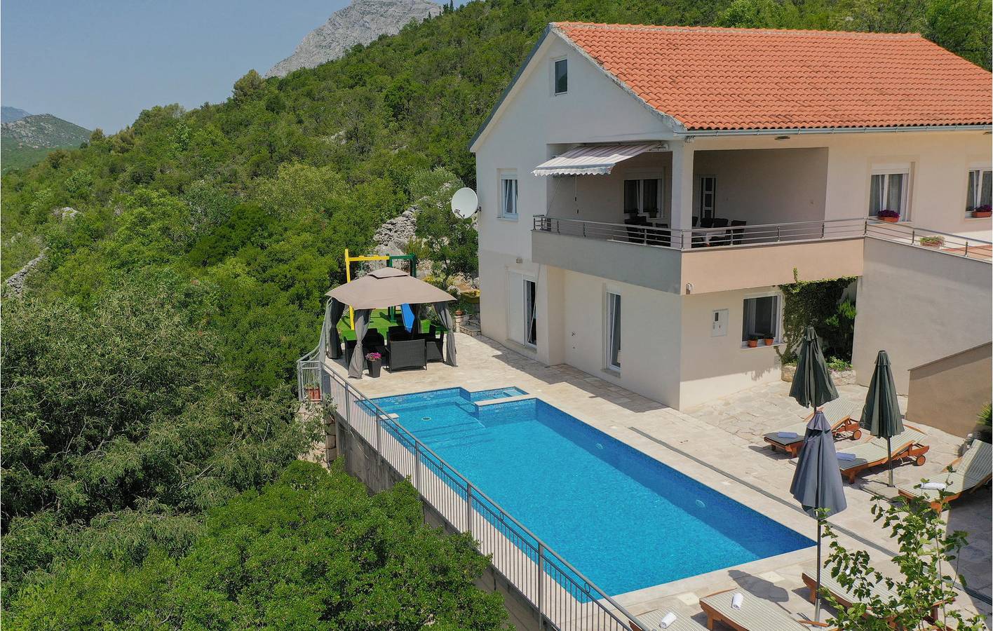 Ferienhaus für 10 Personen mit Terrasse in Makarska Riviera