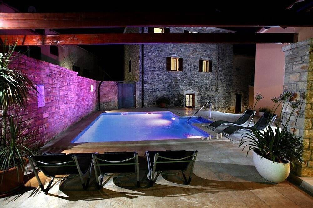 Beheizter Aussenpool + Spa Whirlpool + Sauna: Steinvilla mit privatem Pool in Kanfanar, Zentralistrien