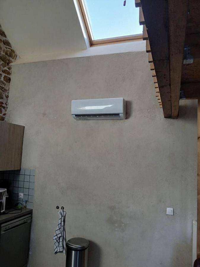 Location de vacances pour 4 personnes, avec piscine ainsi que vue et jardin, adapté aux familles dans Virlet - 3