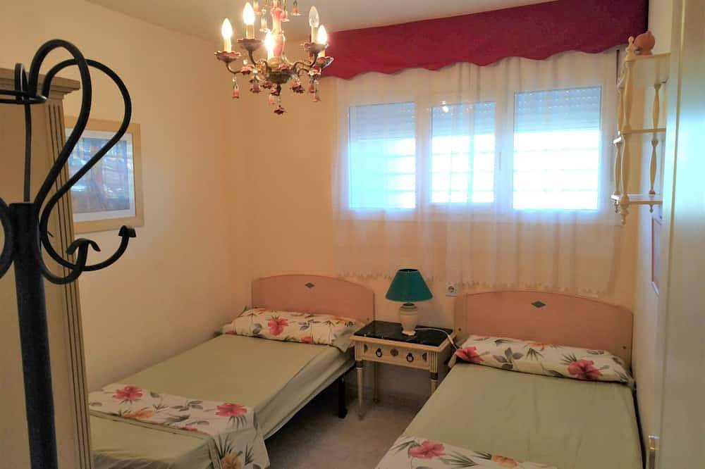 Ganze Wohnung, Miami Playa: Ferienwohnung - 3   Räume - 4/6   Personen in Cala dels Penyals (Miami Playa), Miami Playa