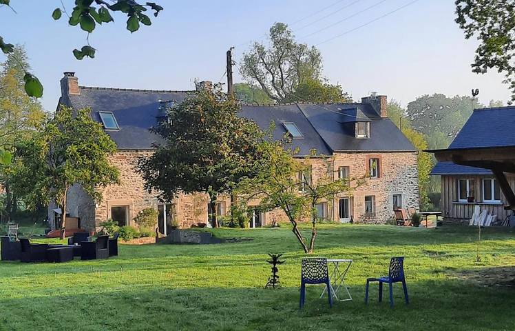 Chambre d’hôte pour 2 personnes, avec Terrasse ainsi que Jardin et Vue à Pleslin-Trigavou