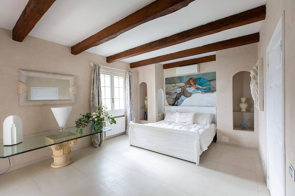 Villa Maria Pia | 3Br/2 Ba + Private Beach Parking | Vista Mare in Latte (Ventimiglia), Ventimiglia
