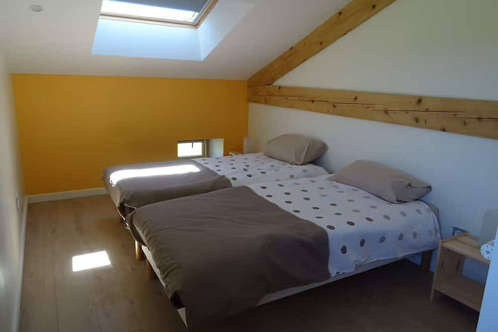 Gîte « Airellier Du Pilat » avec vue montagne, terrasse privée et Wi-Fi in Marlhes, Parc Naturel Régional du Pilat