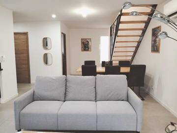 Gîte pour 4 personnes, avec vue ainsi que terrasse et jardin à Pinet (homonymie)