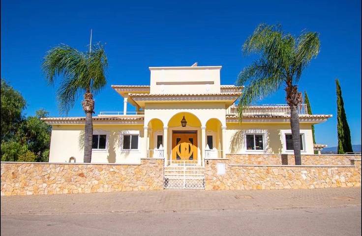 Villa para 14 pessoas, com jardim e varanda e ainda vista and piscina em Ferragudo