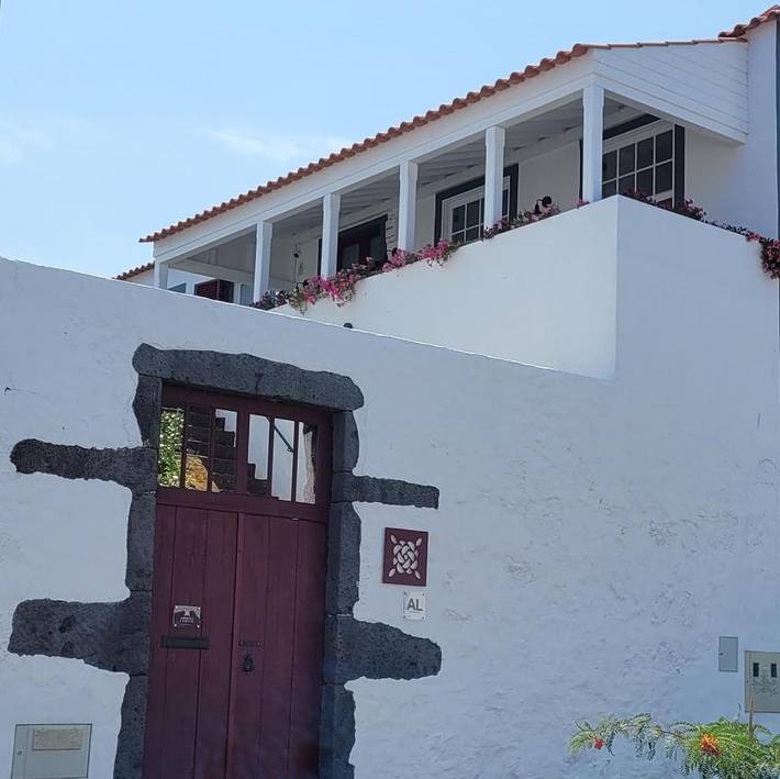 Hostel para 12 pessoas, com Varanda e Terraço e ainda Jardim and Vista em Madalena