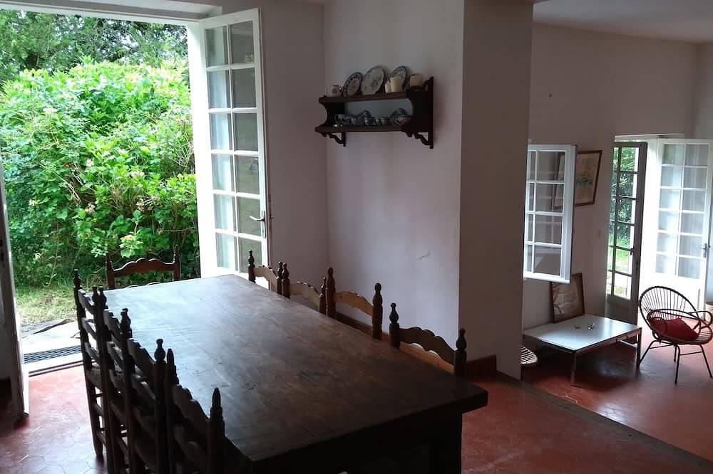 Country house in the Basque country in the hills near Ascain in Saint-Pée-sur-Nivelle, Bayonne region