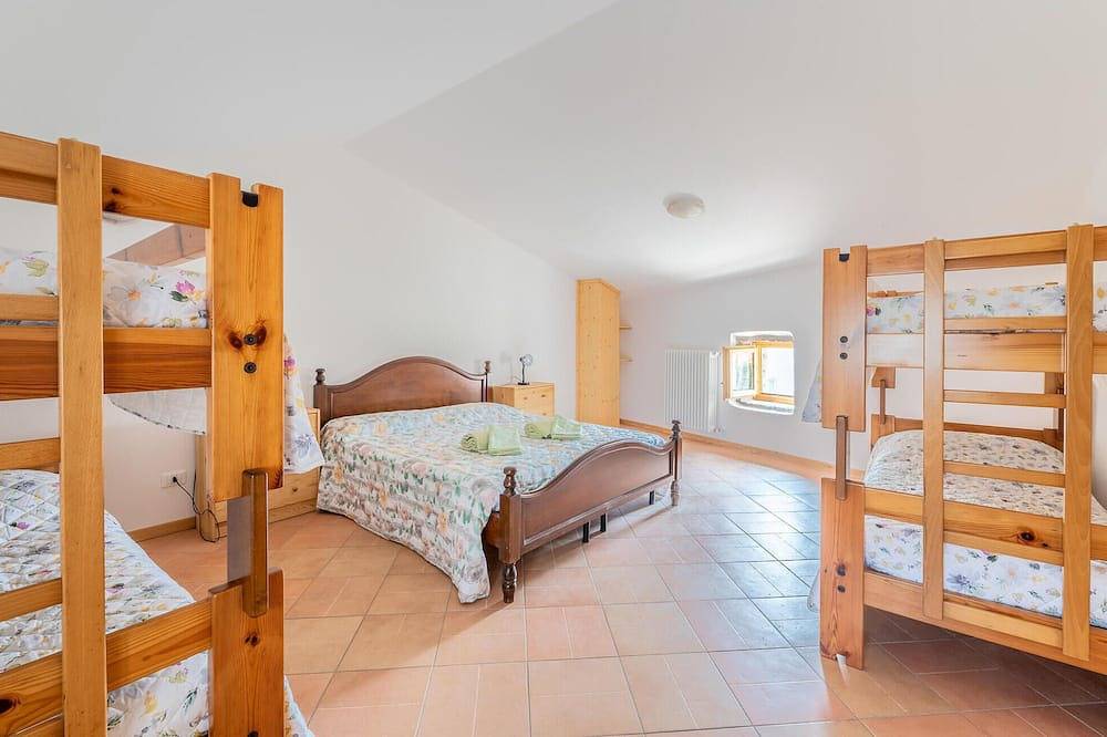 Superbe maison à Sant'Anna. in Sant'Anna d'Alfaedo, Province de Vérone