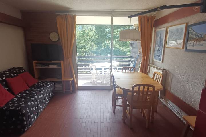 Studio entier, Studio lumineux avec balcon et vue montagne in Saint-Chaffrey, Serre Chevalier