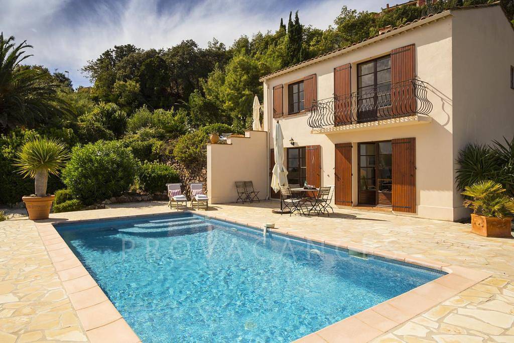 Schönes Ferienhaus mit Pool und Meerblick in Les Issambres in Les Issambres, Roquebrune-sur-Argens