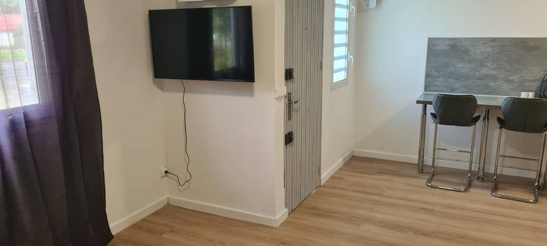 Gîte pour 2 personnes, avec terrasse à Les Abymes - 3