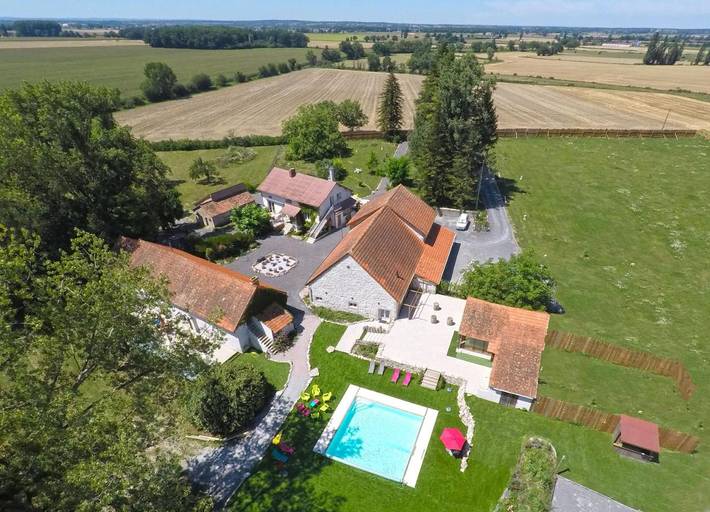Maison d’hôte pour 2 personnes, avec Jacuzzi et Terrasse ainsi que Jardin et Piscine