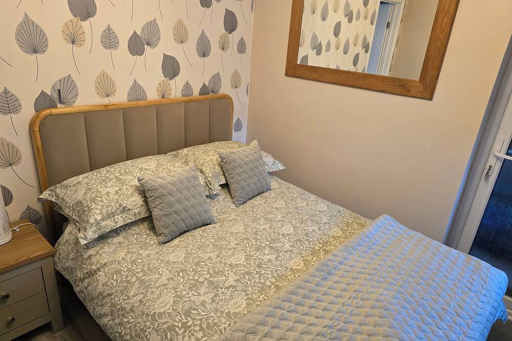 Fully Furnished annexe with a comfy living room, double bedroom and en-suite  in Suffolk