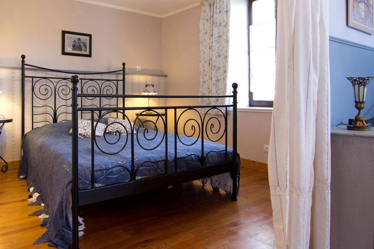 Four-Bedroom House in Nieul-le-Virouil, Région de Jonzac