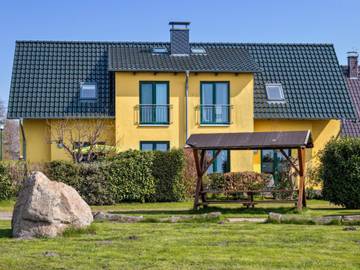 Ferienhaus für 7 Personen, mit Terrasse und Sauna sowie Garten, mit Haustier in Saal