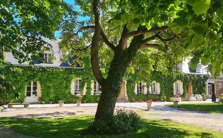Chambre d’hôte pour 4 personnes, avec Terrasse ainsi que Jardin et Vue à Beaumetz